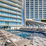 Official Mercury | With Rooftop Pool Access Appartement *