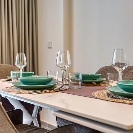 Official Mercury - With Rooftop Pool Access *