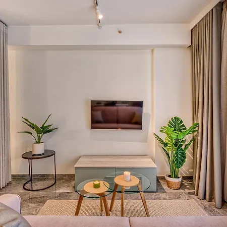 Official Mercury With Pool Access Apartment