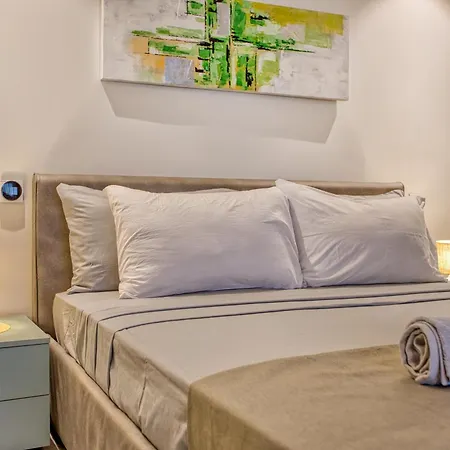 Official Mercury | With Rooftop Pool Access 아파트