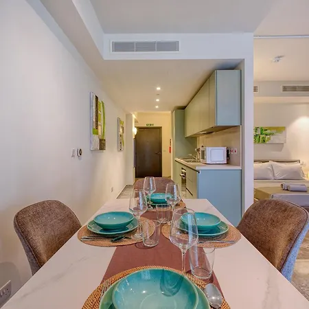 아파트 Official Mercury | With Rooftop Pool Access *