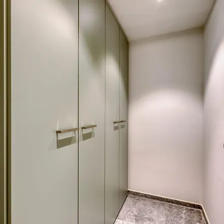 Official Mercury | With Rooftop Pool Access 아파트 *