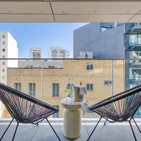 Official Mercury | With Rooftop Pool Access *