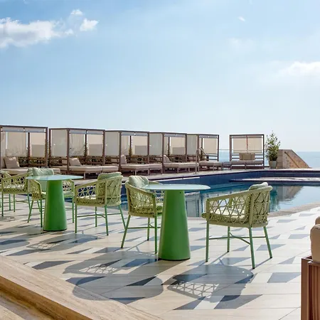 Official Mercury | With Rooftop Pool Access 아파트