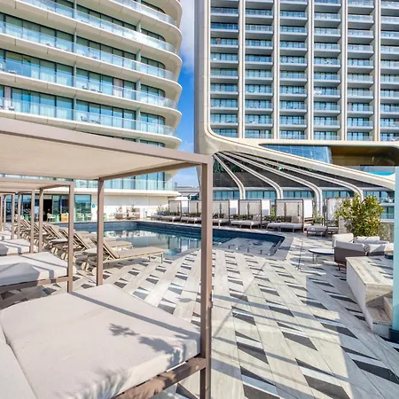 Official Mercury | With Rooftop Pool Access 아파트 *