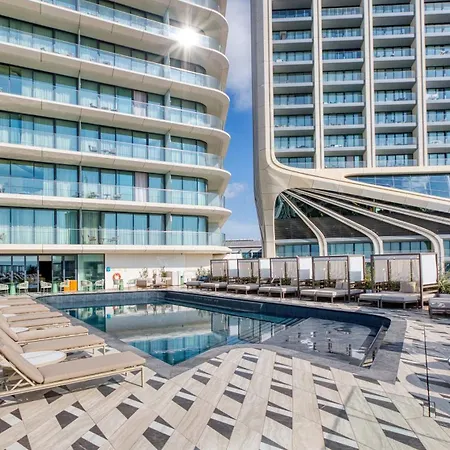 Official Mercury | With Rooftop Pool Access *
