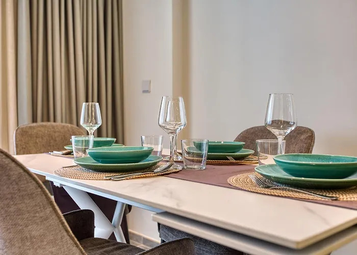 Official Mercury - With Rooftop Pool Access *