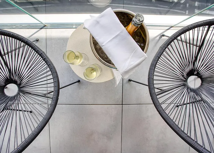 Official Mercury - With Rooftop Pool Access *