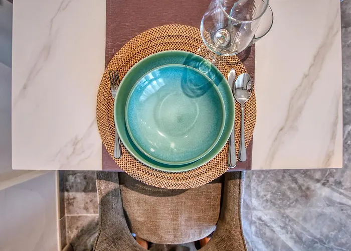 Official Mercury - With Rooftop Pool Access