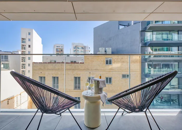 Official Mercury - With Rooftop Pool Access *