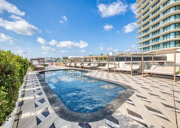 Official Mercury - With Rooftop Pool Access *